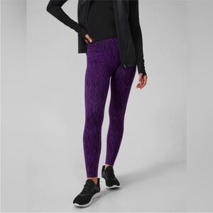 Athleta Flurry Elemental Tight in Snowscape Black/Basalt Violet SZ S